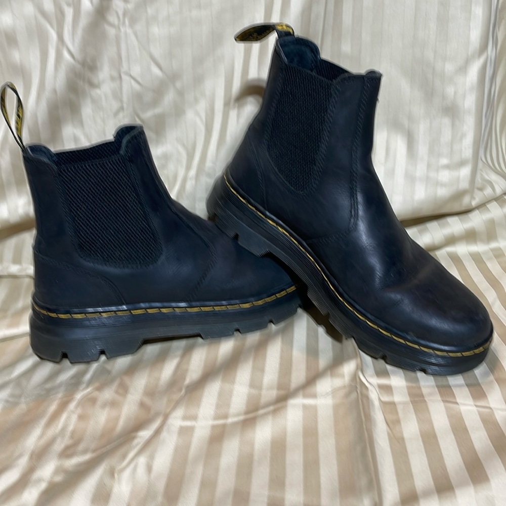 Dr. Martens Embury Black Nappa Chelsea boots. Sz41